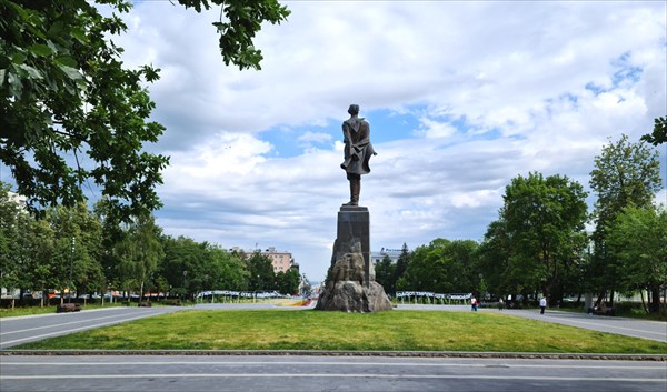 004-Памятник Горькому